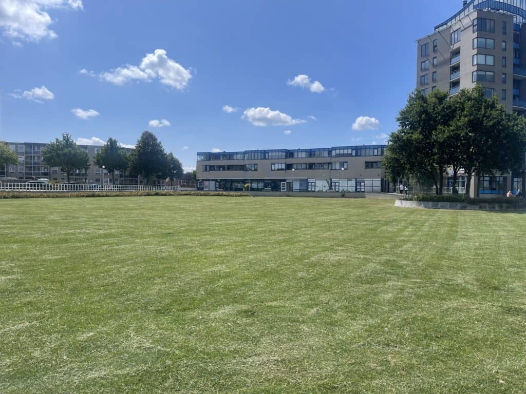 Makelaar en taxateur in Spijkenisse en omgeving, Het De Vree Makelaardij kantoor in Spijkenisse is gelegen in de Wijk Schenkel in Spijkenisse met uitzicht op de Oude Maas.