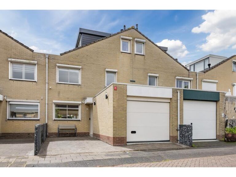 Theo Mann-Bouwmeesterstraat 36 SPIJKENISSE