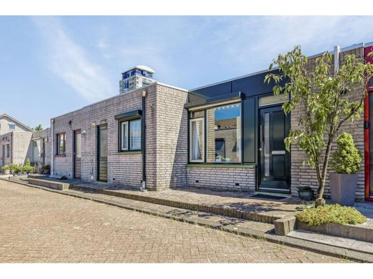 Gambiastraat 6 SPIJKENISSE