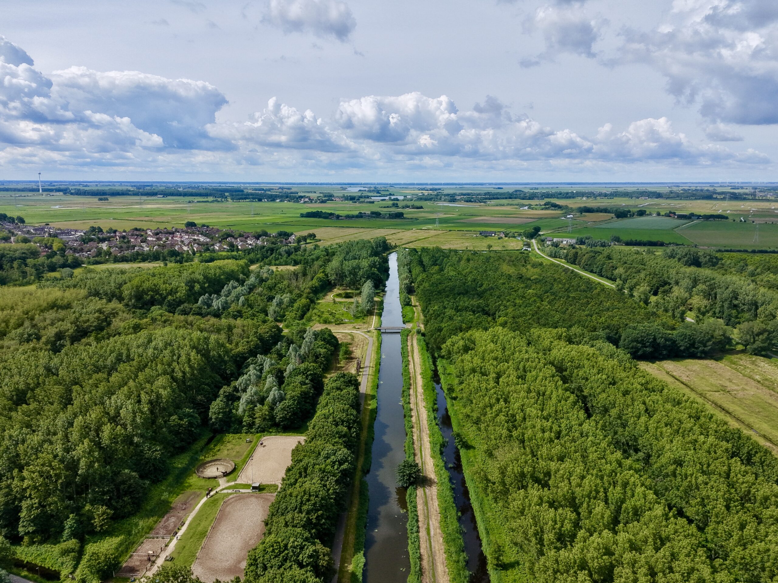 Luchtfoto Vierambachtenboezem, Vogelenzang-Noord en de Bernisse in Nissewaard