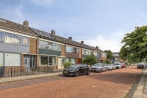 A.M. de Jongstraat 34 SPIJKENISSE media 22