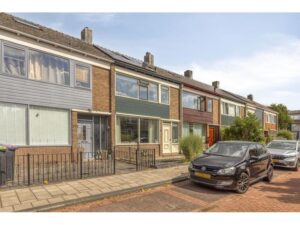 A.M. de Jongstraat 34 SPIJKENISSE media 21