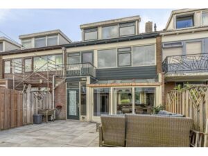 A.M. de Jongstraat 34 SPIJKENISSE media 18