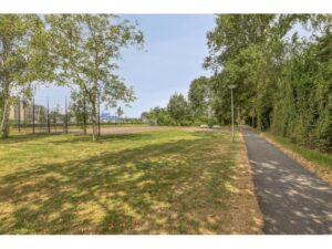 A.M. de Jongstraat 34 SPIJKENISSE media 23