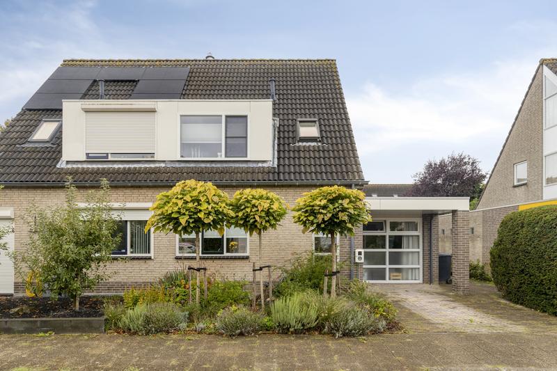 Vooraanzicht Philips van Almondestraat 34