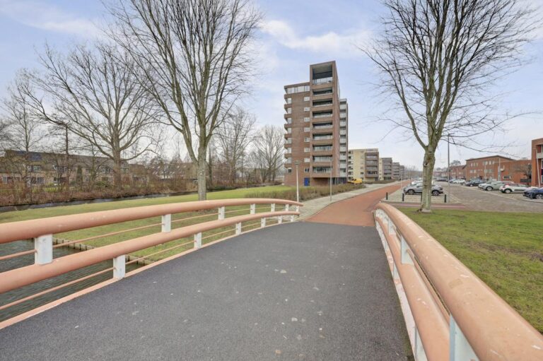 Aangekocht in Hoogvliet Rotterdam: Lokkertsemolenweg